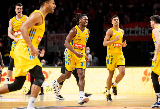 一名年轻球 一名年轻球