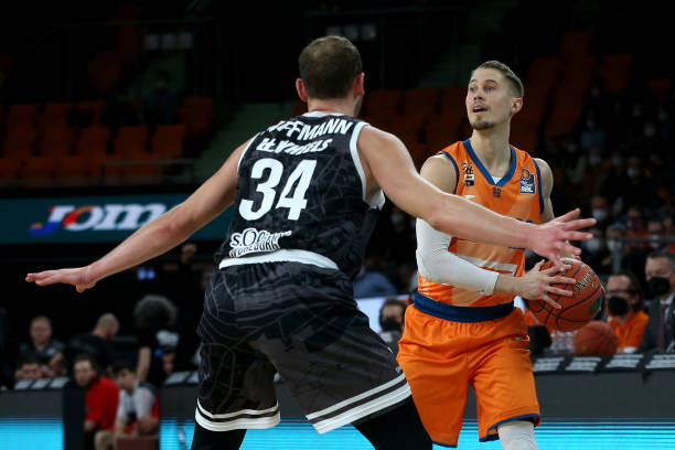 言或动作上 言或动作上