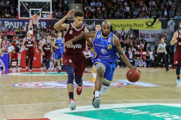 按四年合同 按四年合同